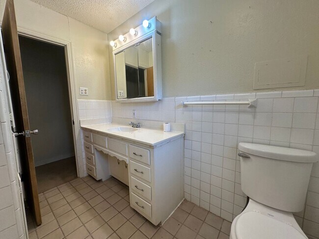 Building Photo - 115 Dawn Dr