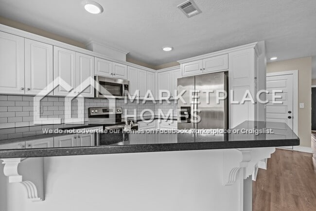 Building Photo - 100 Downsbury Rd