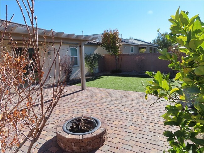 Building Photo - 2771 Alta Vista St