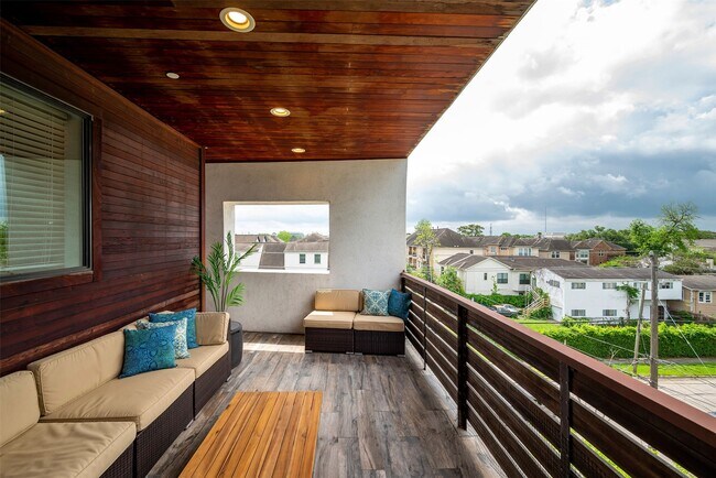 Building Photo - 3218 Crawford St