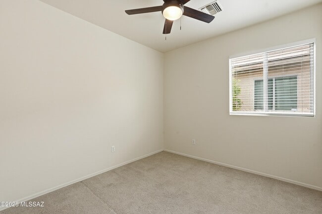 Building Photo - 584 N Highlands Grove Ln