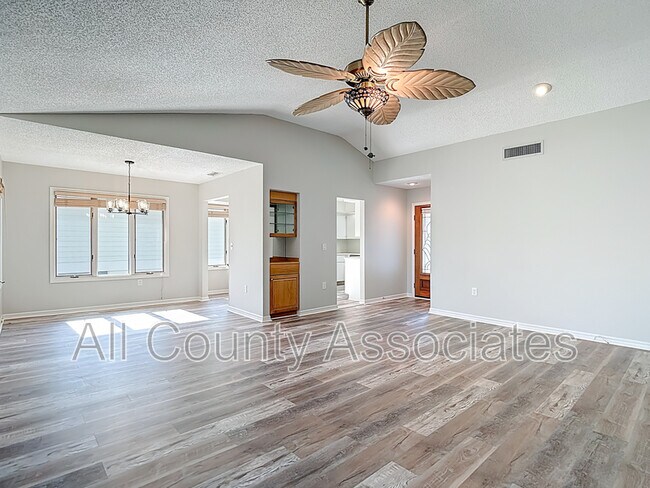 Building Photo - 1007 S Pointe Alexis Dr