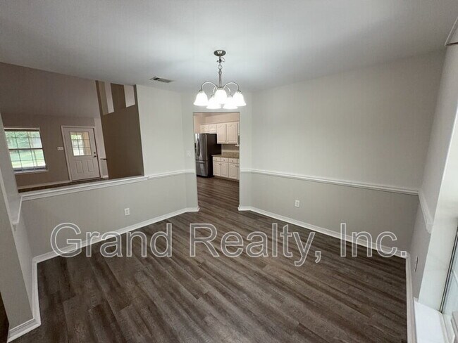 Building Photo - 6464 Outer Dr