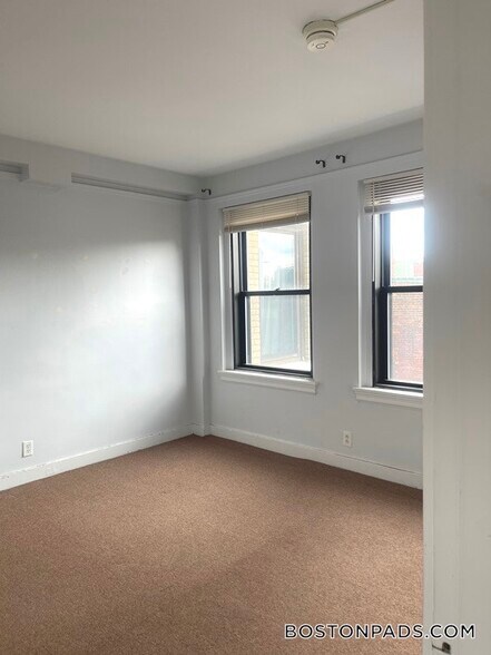 Building Photo - 475 Commonwealth Ave