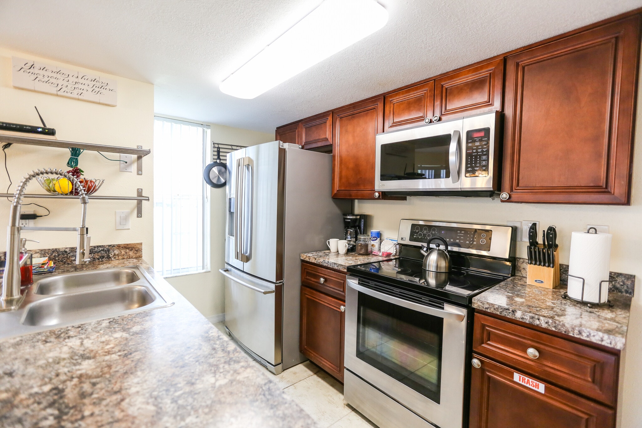 Building Photo - 2489 Sweetwater Club Cir