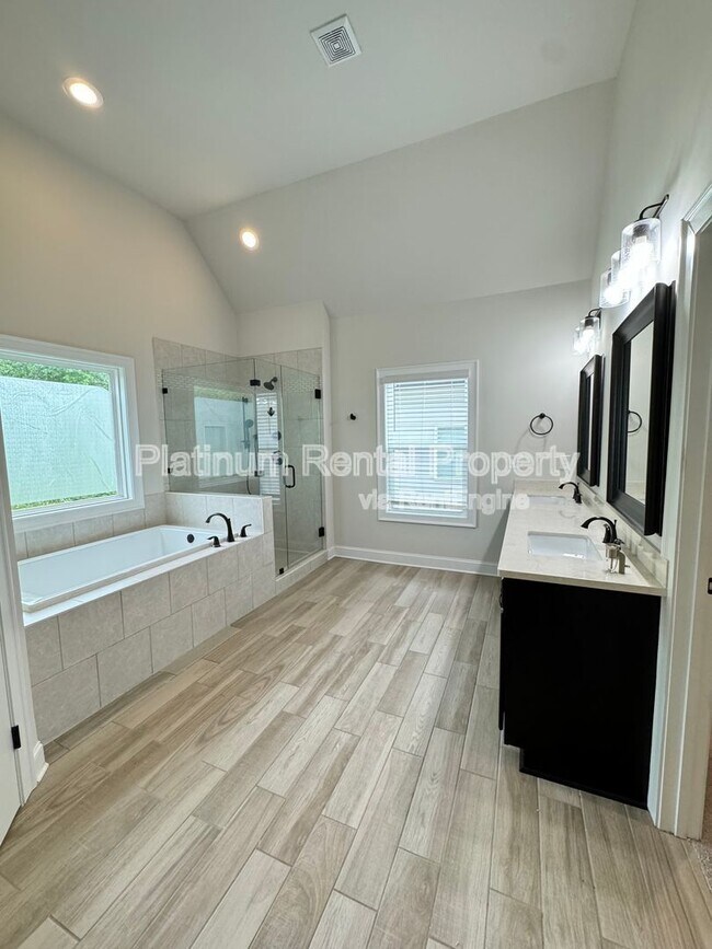 Building Photo - 705 Fieldcrest Park Ln