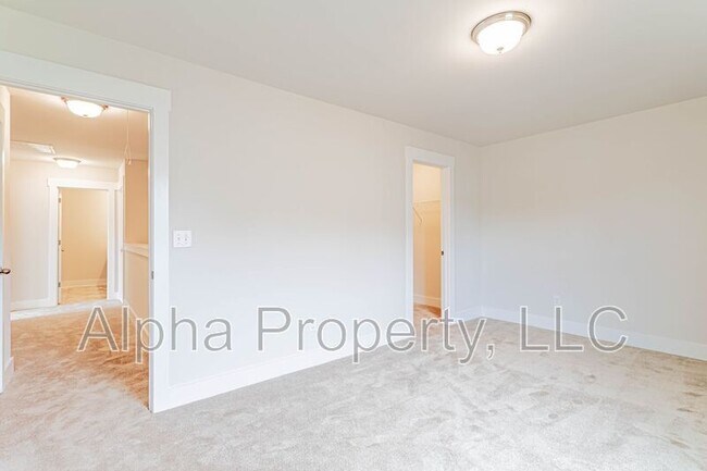 Building Photo - 211 Green River Way