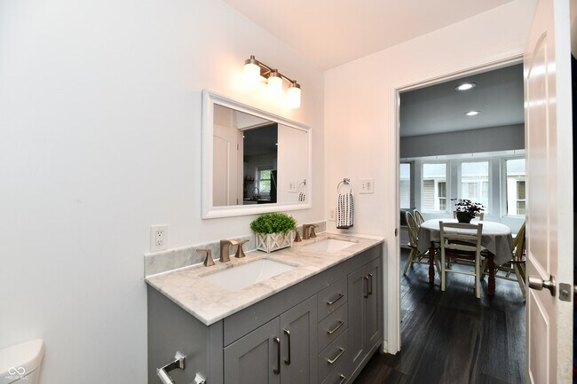 Building Photo - 1924 Mansfield St