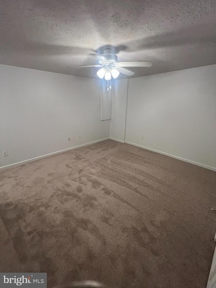 Building Photo - 405 Carnaby St