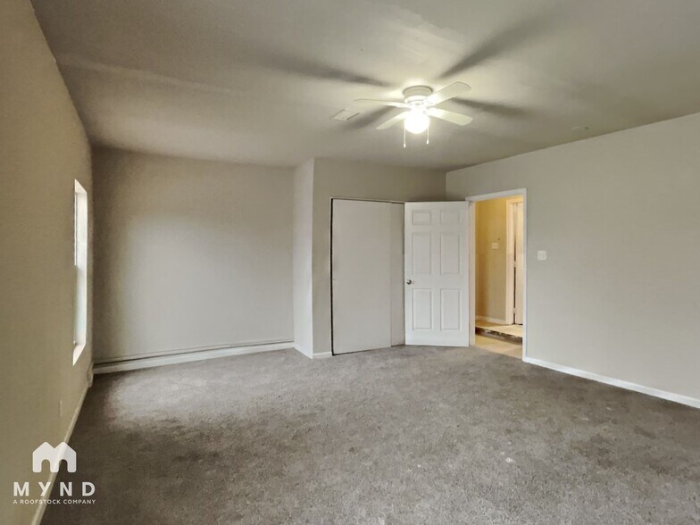 Building Photo - 6204 Duchess Dr