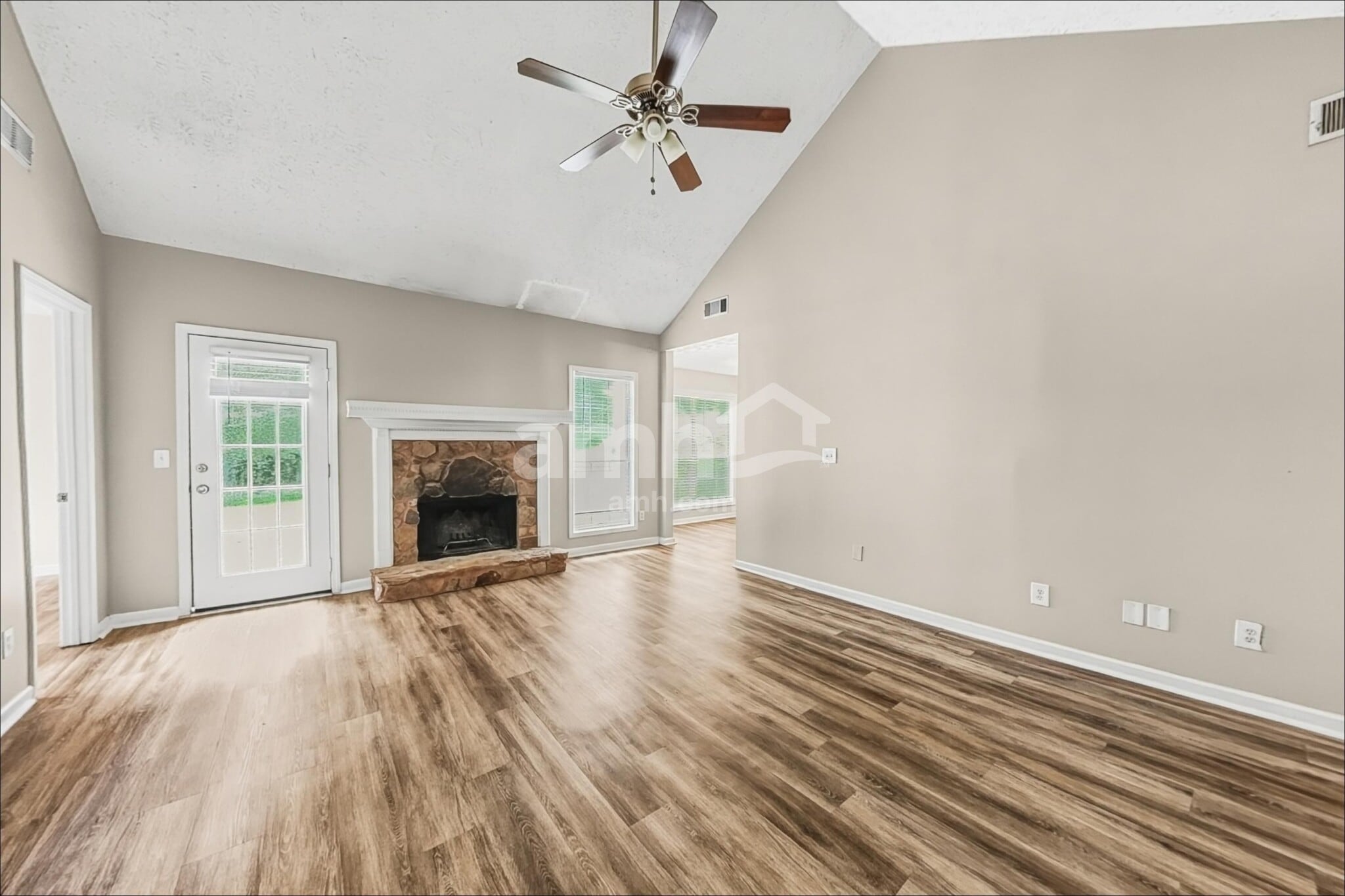 Building Photo - 2535 Lakeview Trl