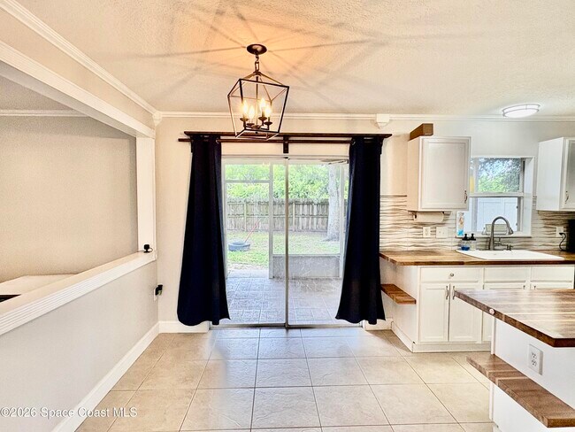 Building Photo - 2015 Canopy Dr
