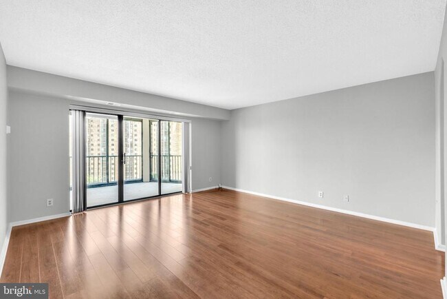 Building Photo - 5904 Mt Eagle Dr