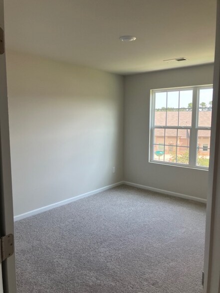 Building Photo - 1816 Bluejay Ln