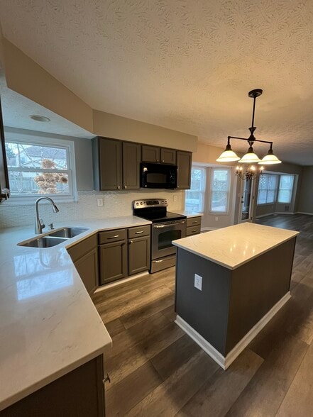 Building Photo - 208 Caswell Dr