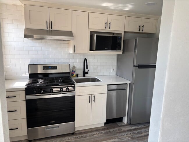 Building Photo - 590 Denslowe Dr