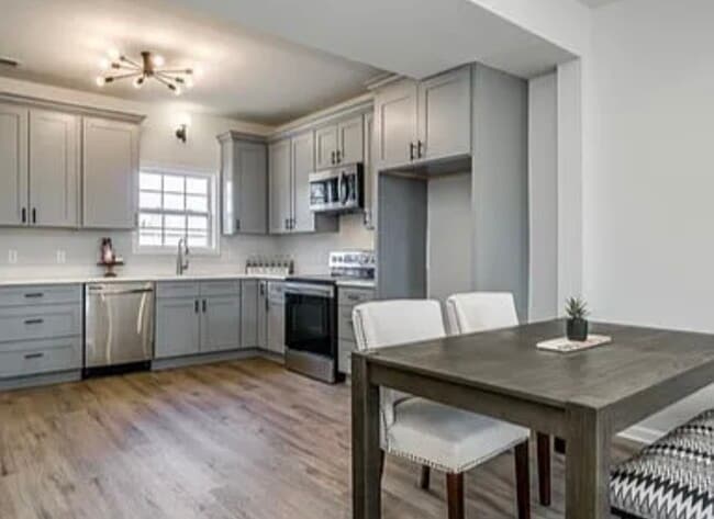 Building Photo - 135 Rosemont Dr