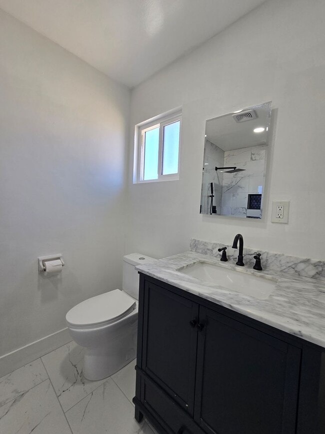 Building Photo - ? Modern 3-Bed, 2-Bath Home with Gorgeous ...