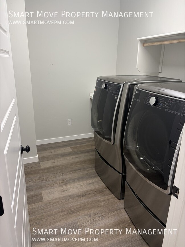 Building Photo - 10000 W La Jolla Dr