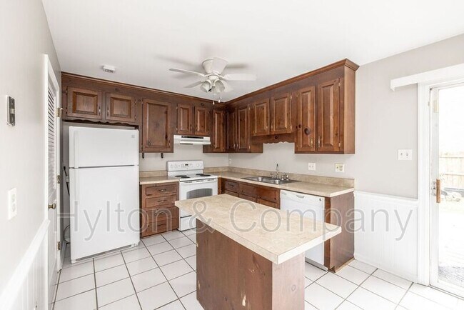 Building Photo - 218 Newstead Dr