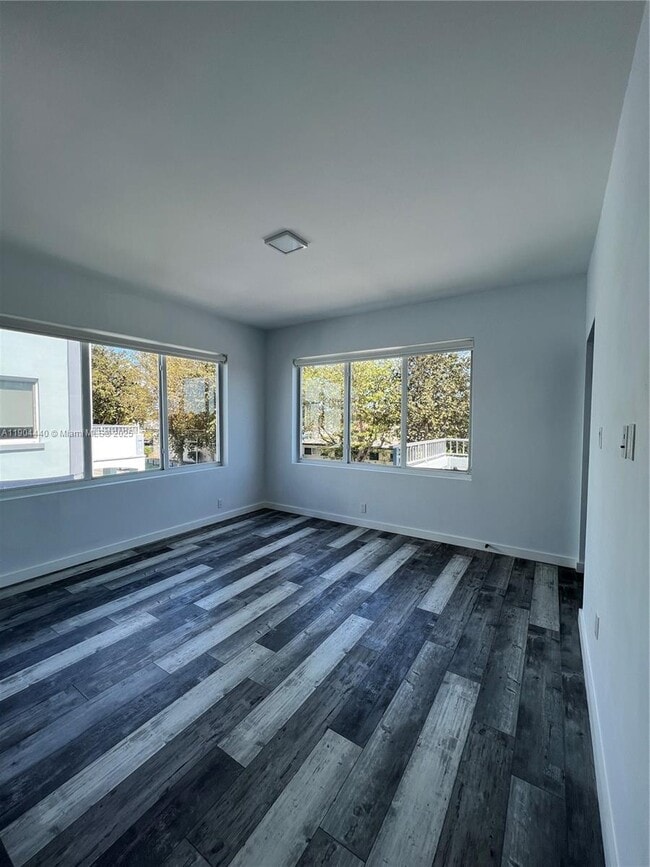 Building Photo - 1818 SW 22nd Ave