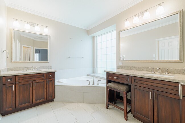 Building Photo - 11102 Dawson Springs Dr