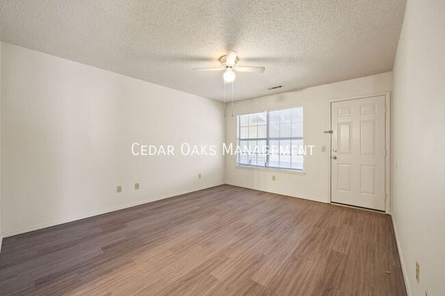 Building Photo - 5908 Sara St