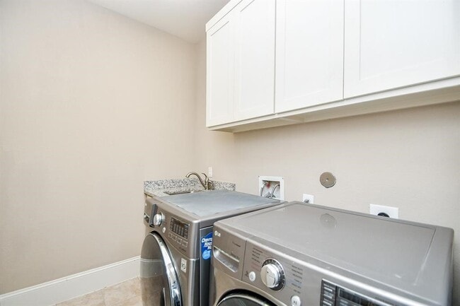 Building Photo - 716 Nicholson St