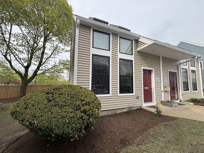 Primary Photo - 125 Governor Winthrop Rd