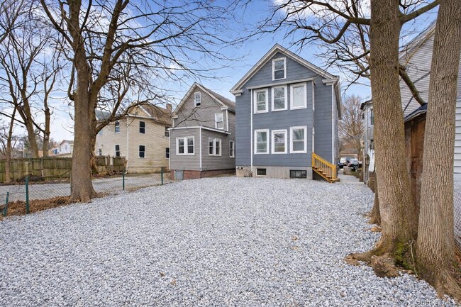 Building Photo - 148 Winnikee Ave