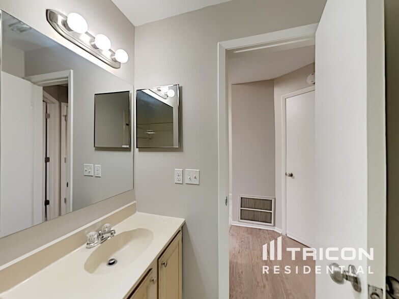 Building Photo - 1253 Ashworth Dr