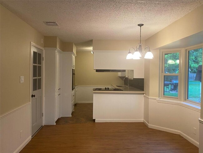 Building Photo - 105 Lazy Ln