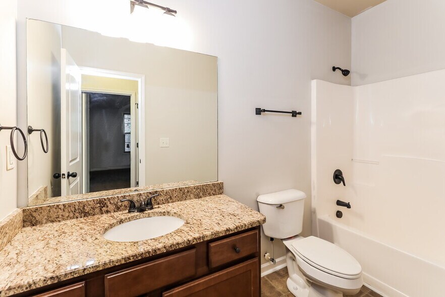 Building Photo - 267 Village Park Dr