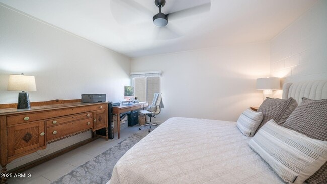 Building Photo - 4201 E Camelback Rd