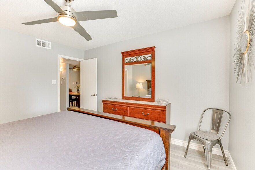 Building Photo - 5995 N 78th St