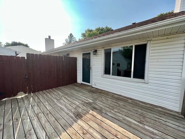 Building Photo - 4 Bedroom Twinhome in West Fargo!!