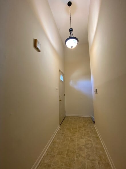 Building Photo - 816 trustway ct