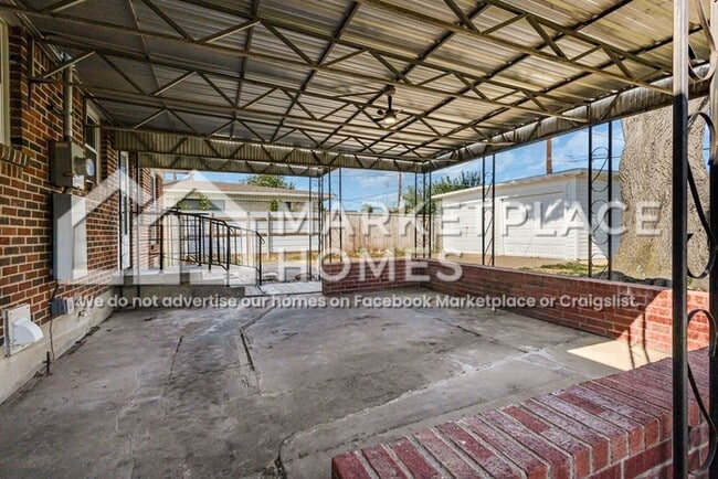 Building Photo - 9308 Lindaro Ln