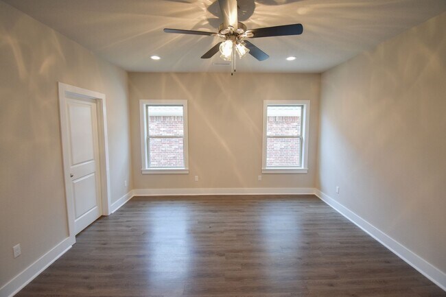 Building Photo - NOW LEASING