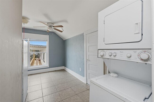 Building Photo - 104 N Clyde Ave