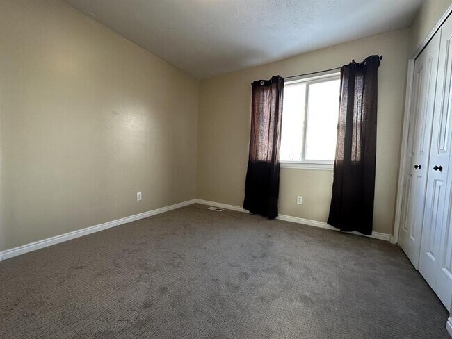 Building Photo - 113 Manilla Dr