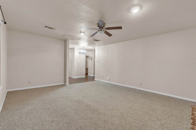 Building Photo - 901 Eden Ln
