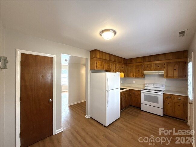 Building Photo - 409 Hawley Ave