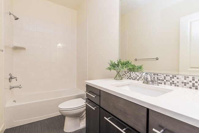 Building Photo - Beautiful 4 Bed, 3.5 bath home in SE Fort Collins