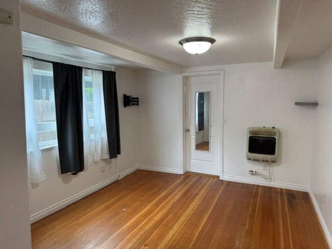 Building Photo - 819 Taylor St