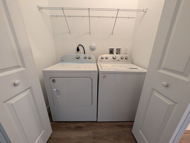 Building Photo - Spacious 3 Bedroom / 3.5 Bathroom Townhome for Rent – Miami