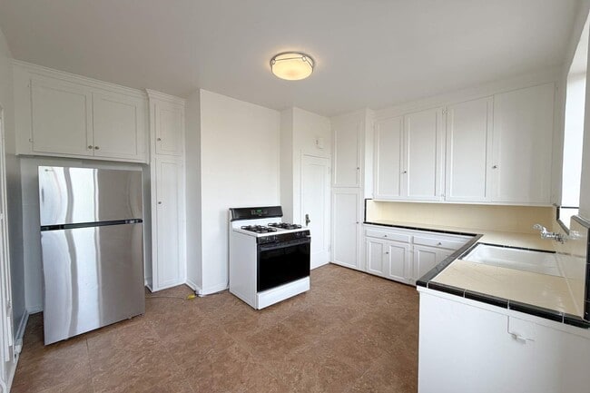 Building Photo - 1314 Hayworth Ave