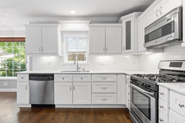 Building Photo - 544 Phillippa St
