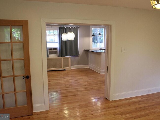 Building Photo - 744 Rydal Rd