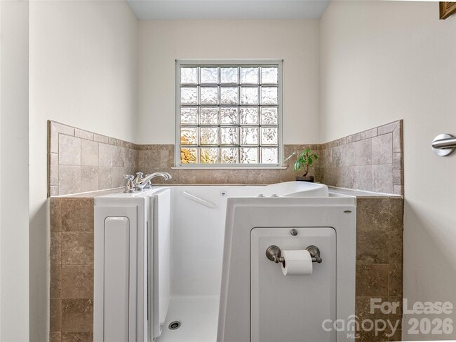 Building Photo - 14 Hildebrand St